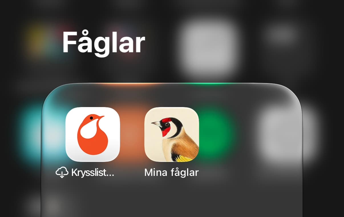 Appmappen Fåglar på en iPhone med Krysslistan, nedladdningsbar från molnet, bredvid Mina fåglar